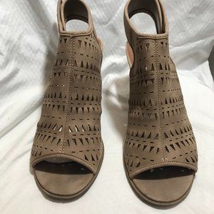 Indigo Rd. Women's Perforated Open Toe Block Heel Sandals Sz 10M